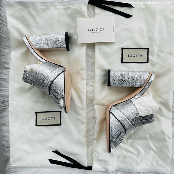 New! Gucci GG Marmont
Fringed Metallic Leather
Mules Sandals
SILVER Size 38 - Picture 7 of 16